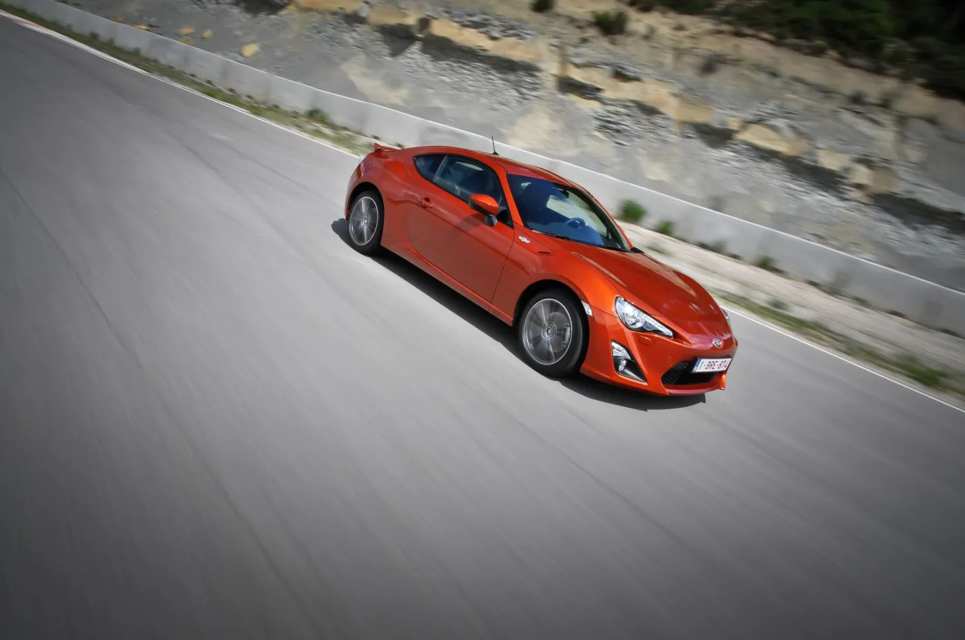 3532973-gt8610.jpg