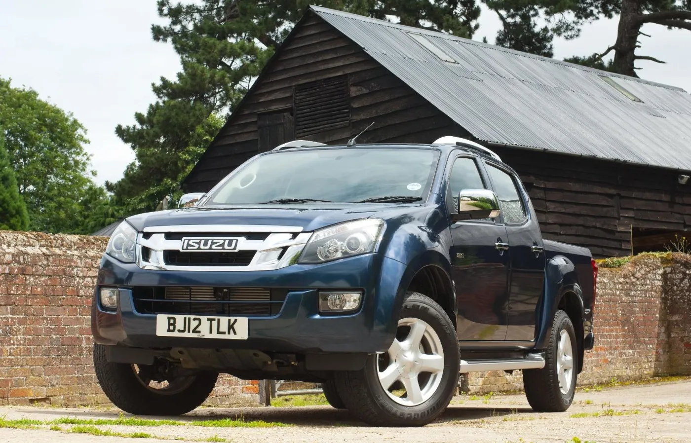 4245034-isuzu.jpg