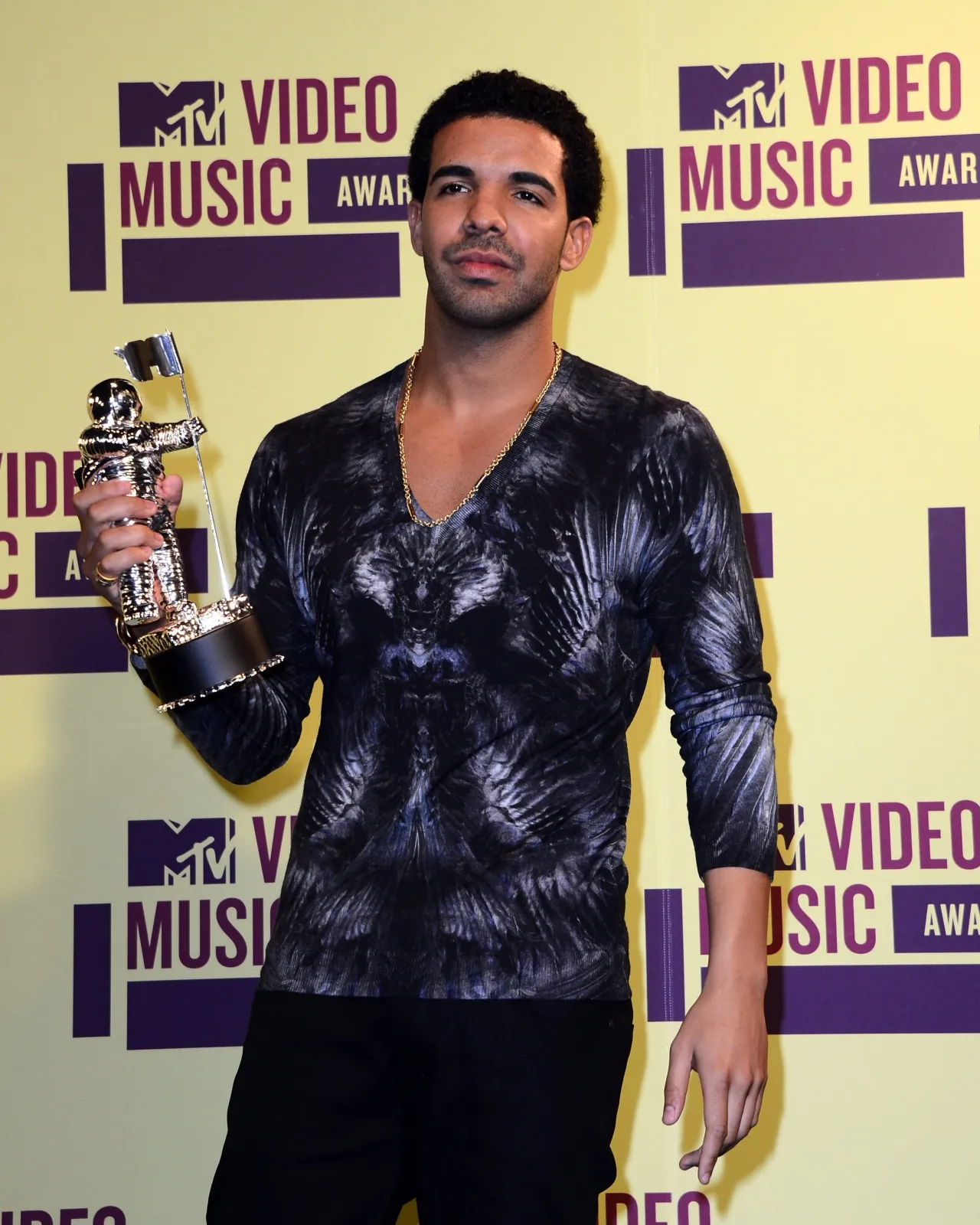 4001873-drake.jpg