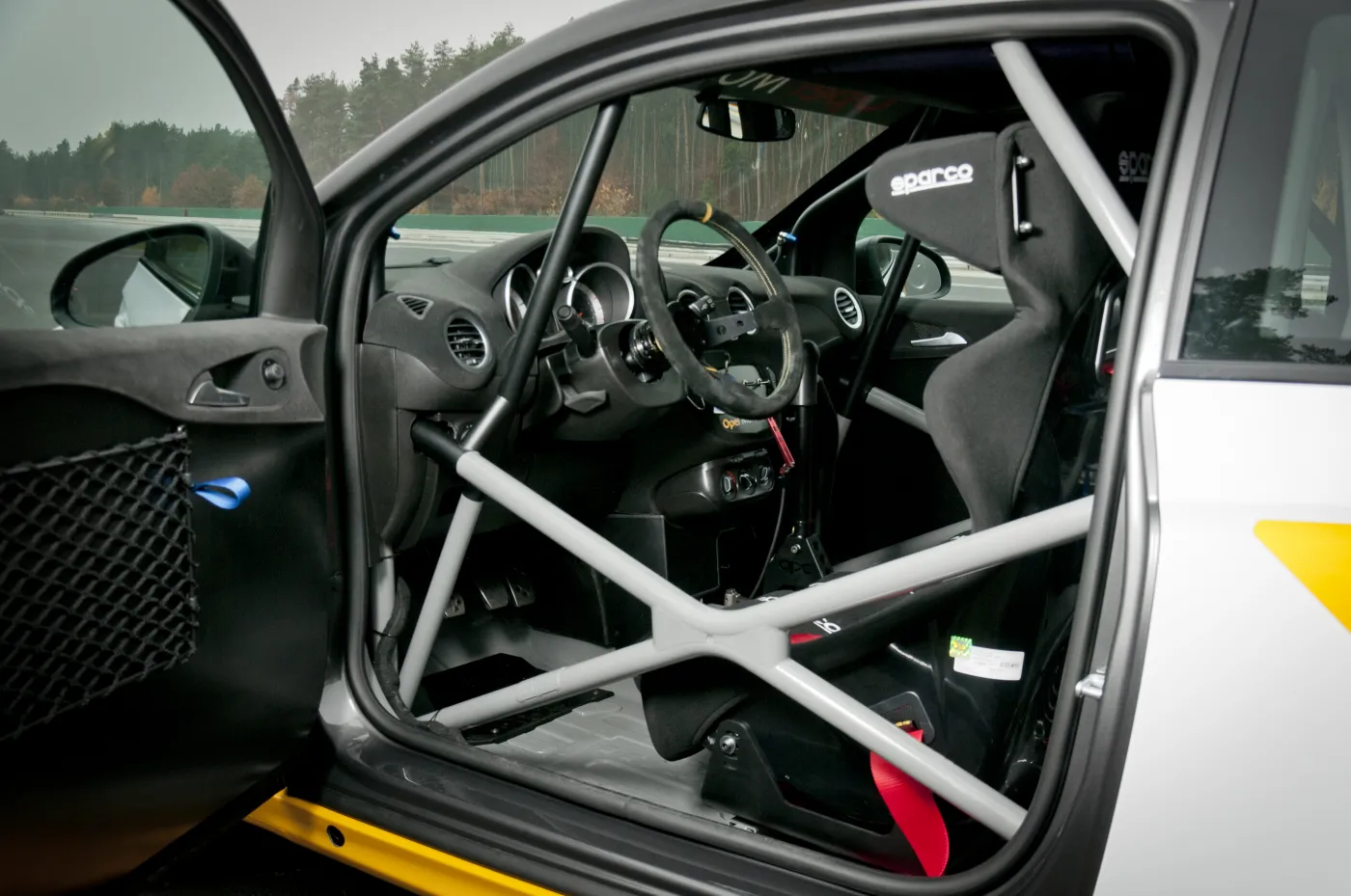 Wersja rajdowa nowego modelu Opel ADAM skonstruowana z uwzględnieniem standardów FIA R2 zostanie wykorzystywana w sezonie 2013 