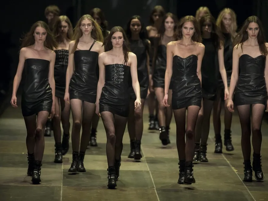 Czy to się mieści w kanonie "mody wysokiej"? Saint Laurent w stylu grunge