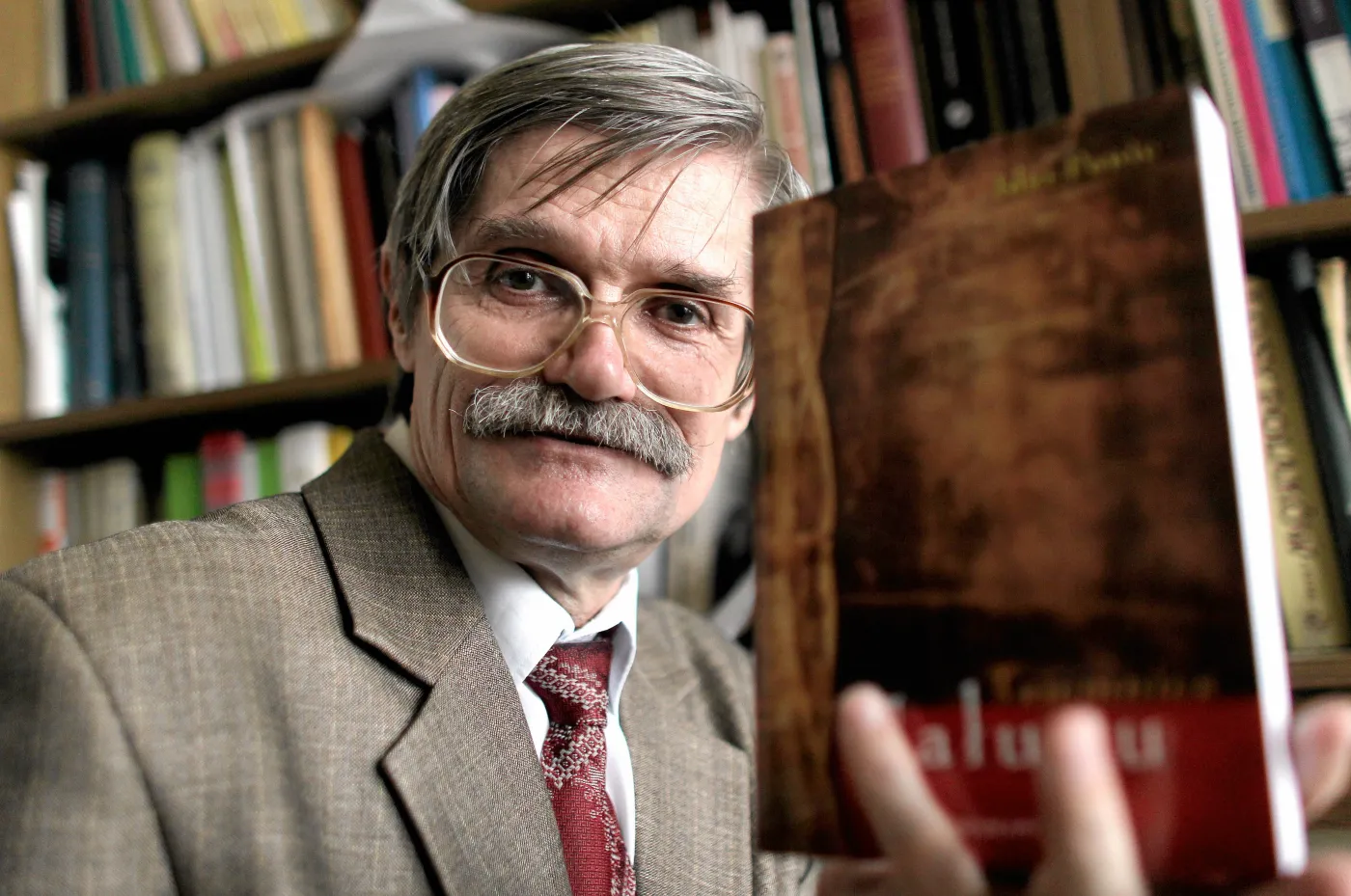 4789265-prof.jpg