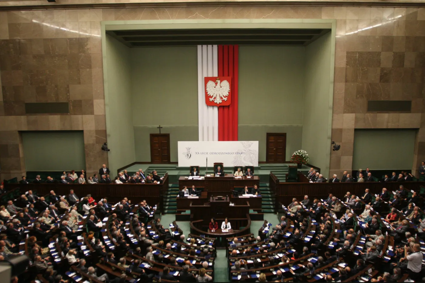 PiS i PO ramię w ramię. Do gry wchodzi SLD. Najnowszy SONDAŻ