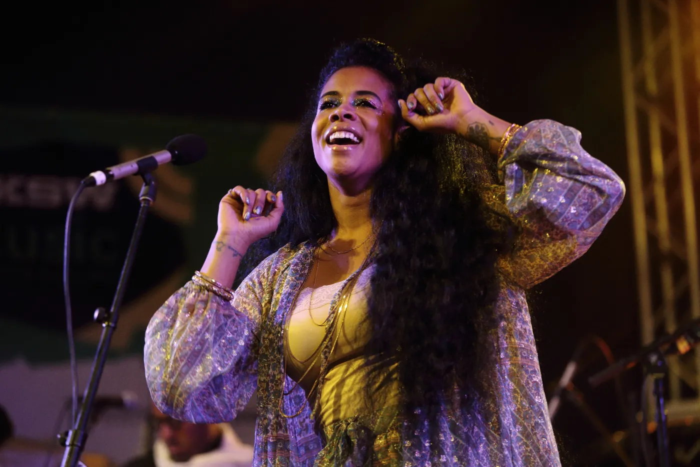 6221816-kelis.jpg