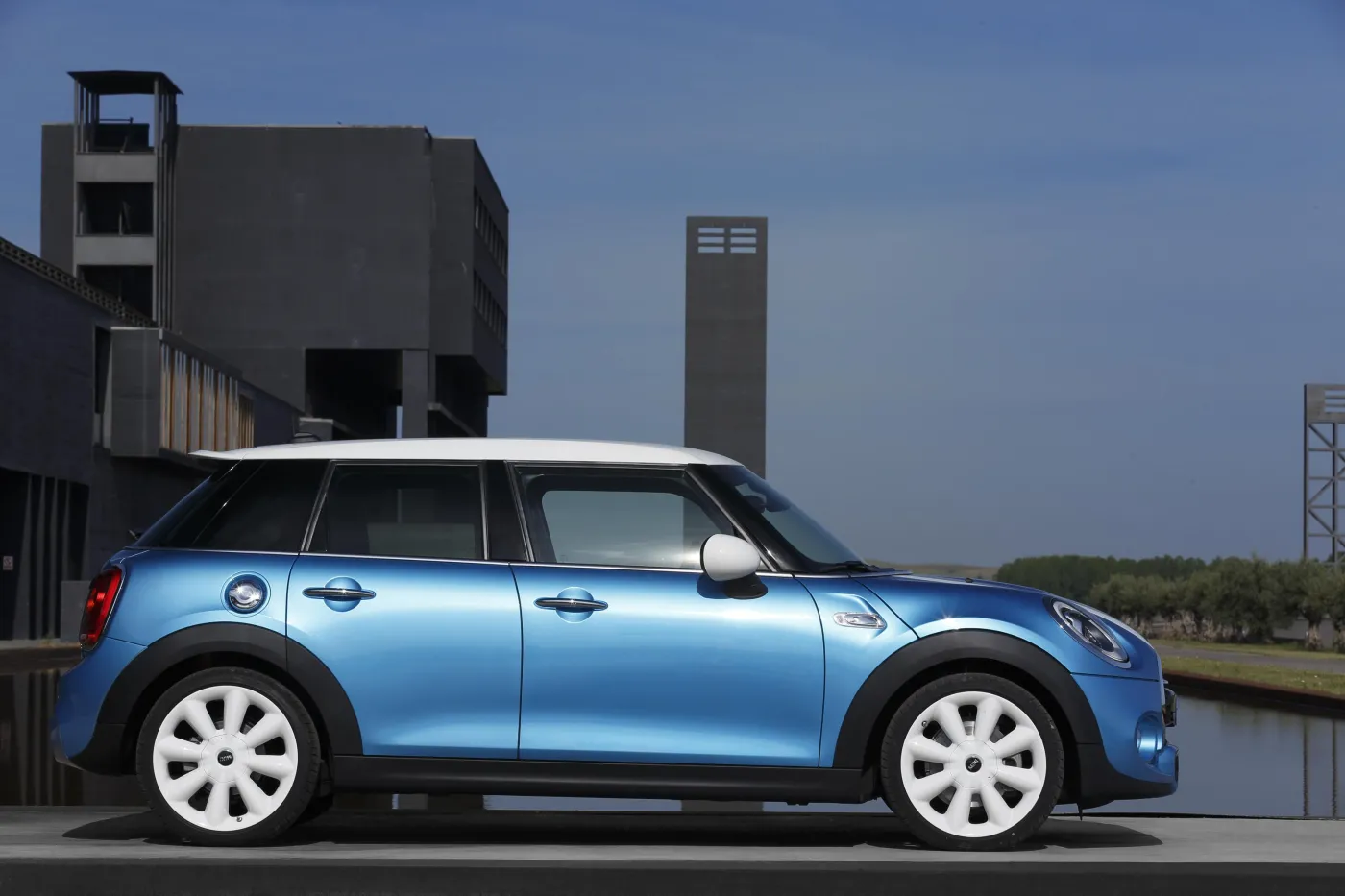 6387544-mini.jpg