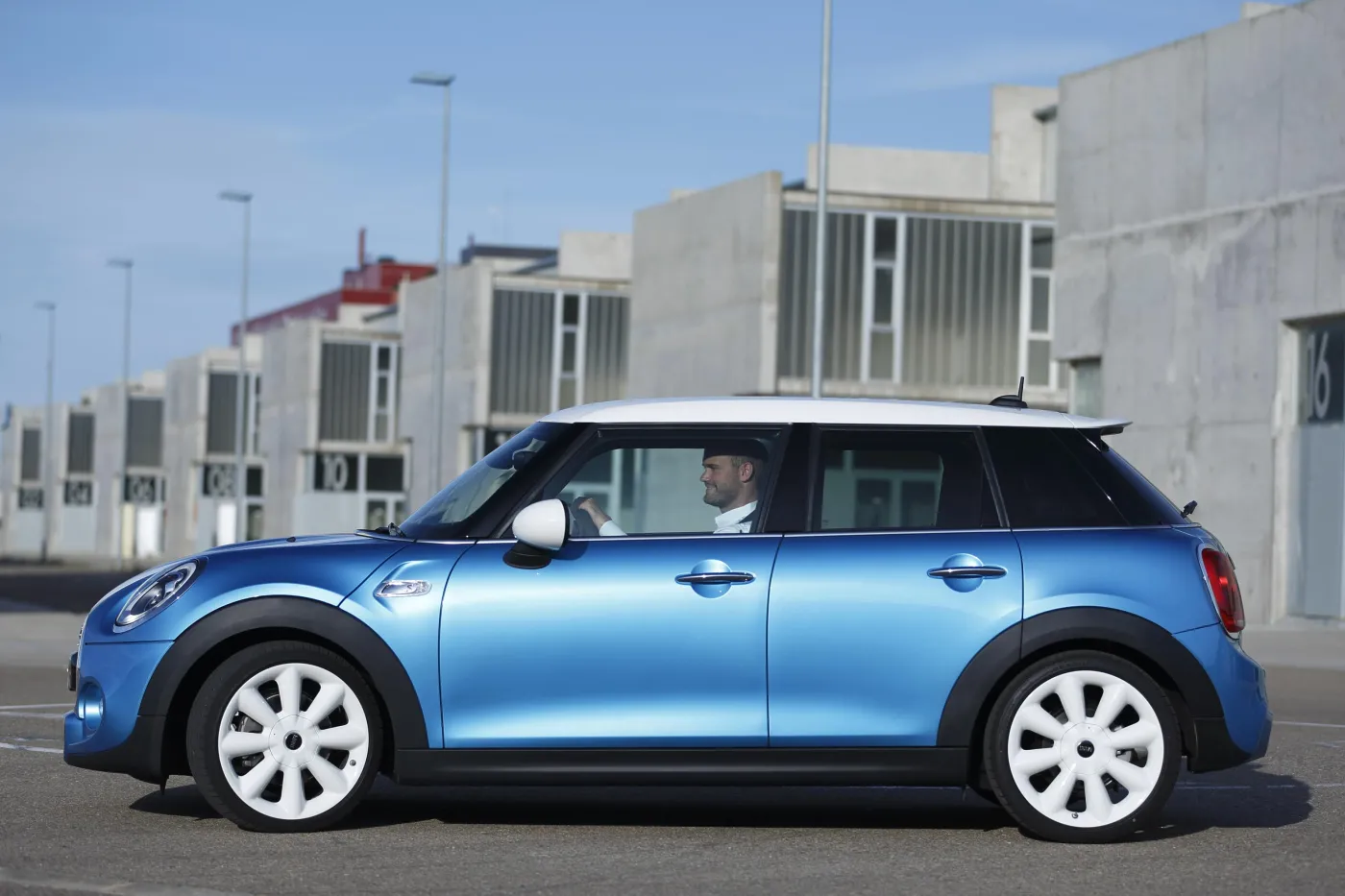 6387834-mini.jpg