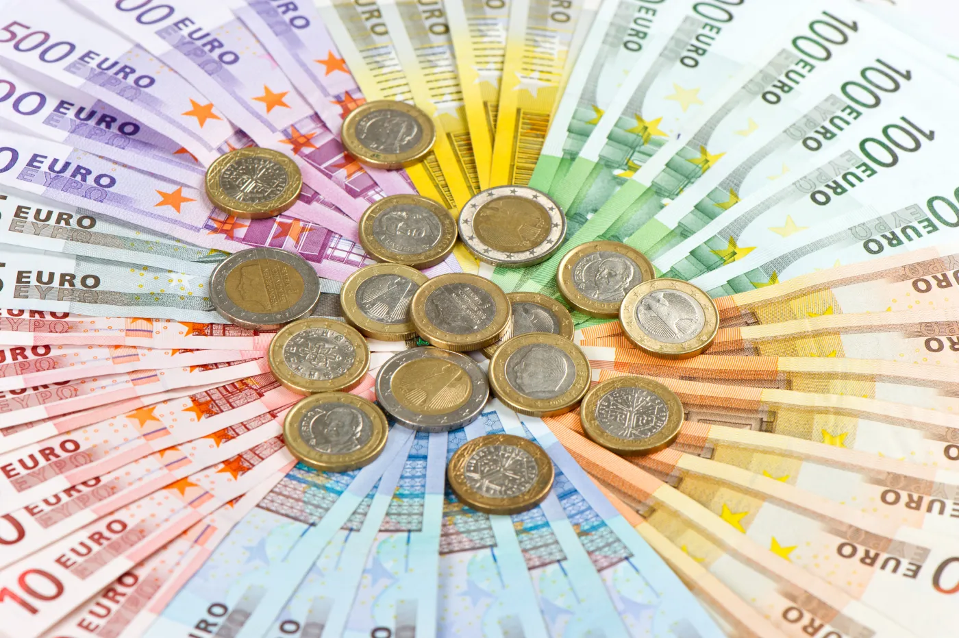 Bank, kantor czy Internet - gdzie wymieniać walutę?