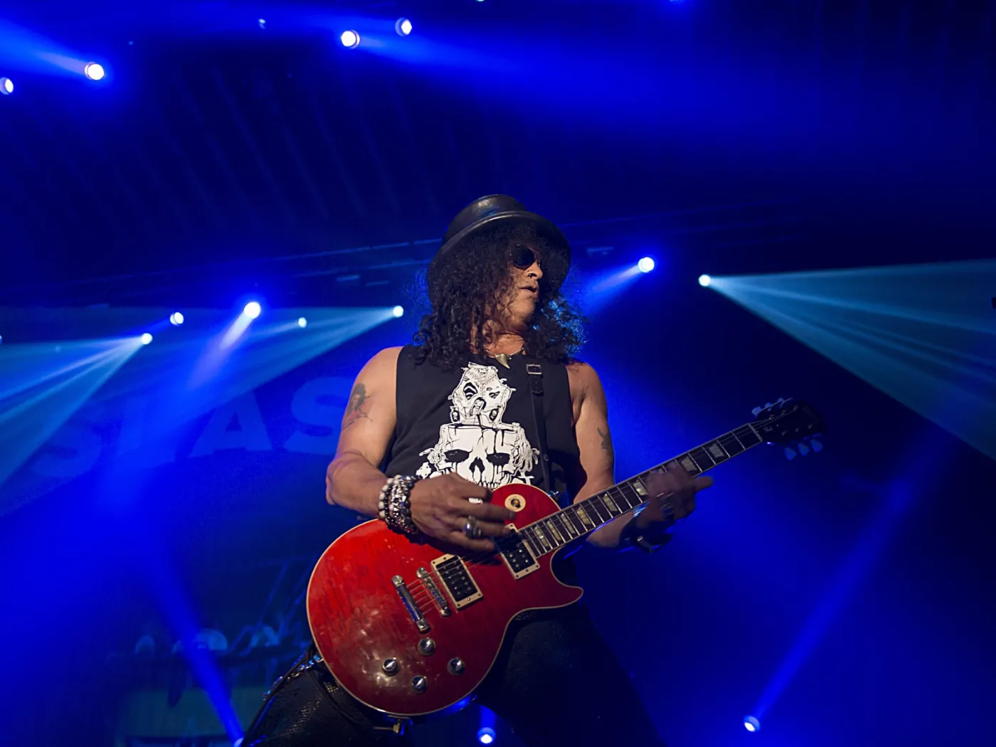 7074397-slash.jpg