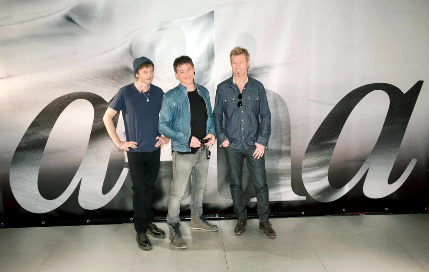 7587575-a-ha.jpg