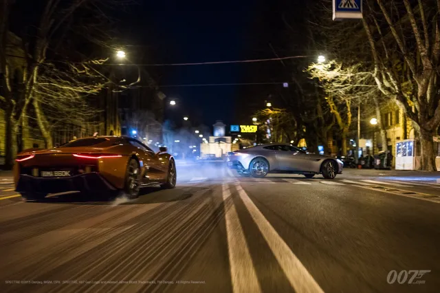 Co za pościg! Dzieje się na planie nowego Bonda [ZDJĘCIA]