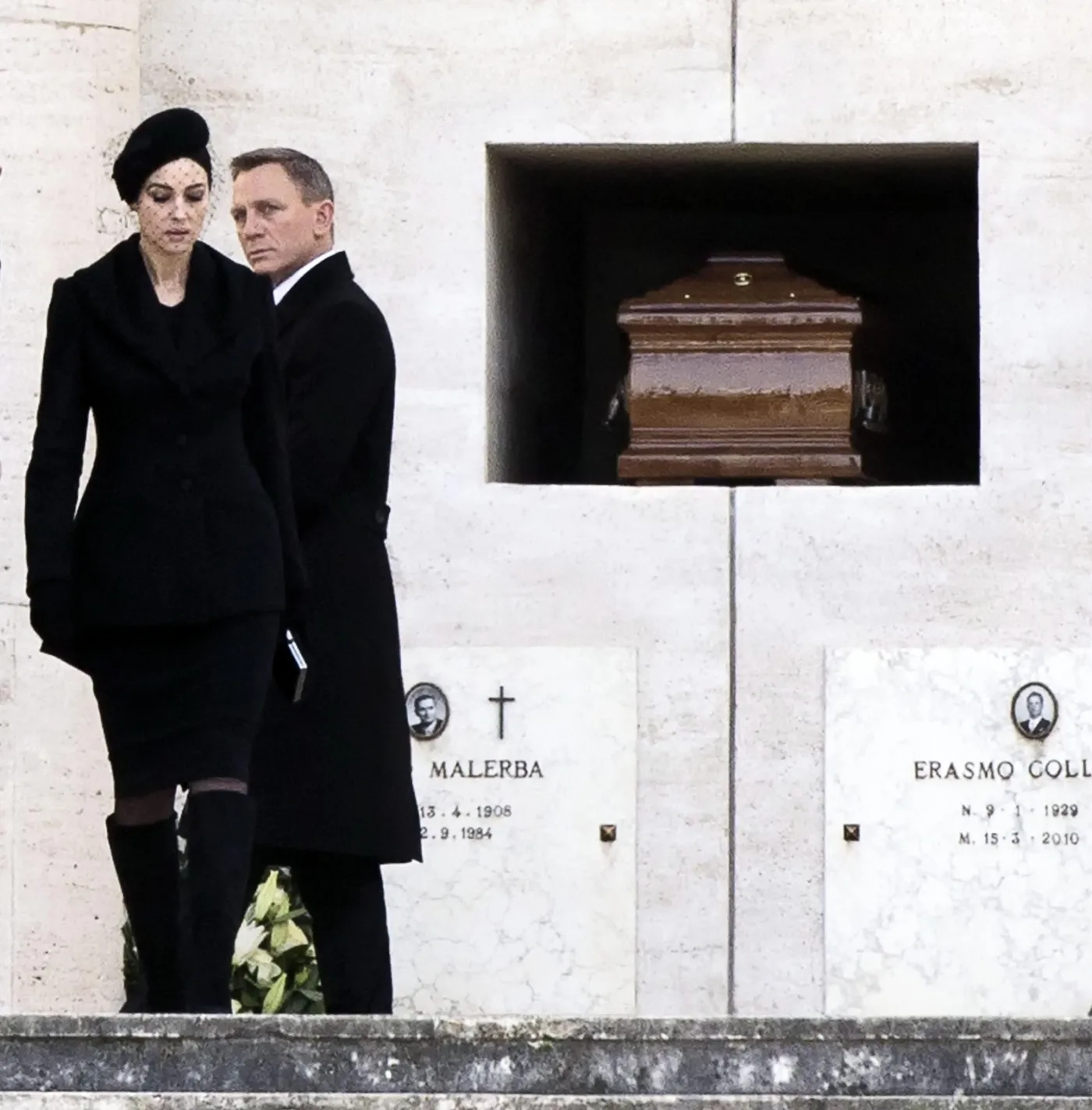 7446433-bond.jpg