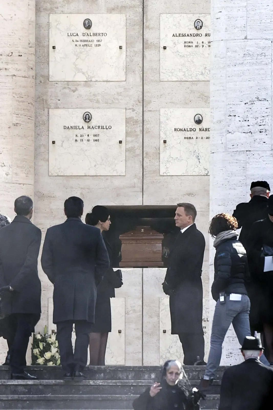7446633-bond.jpg