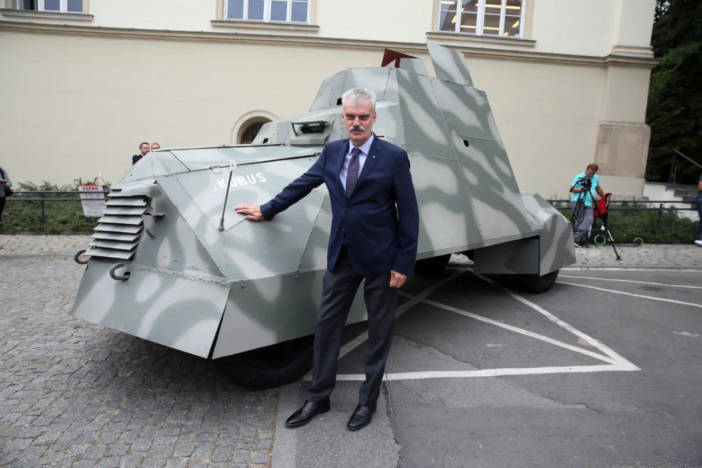 8157457-kubus.jpg