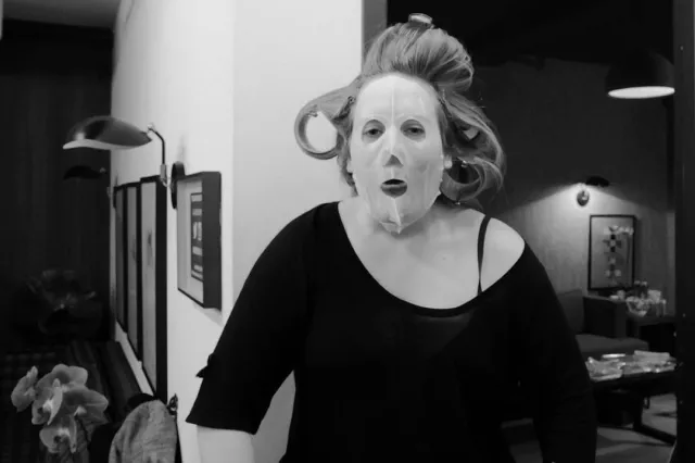 Adele pokazała światu... prawdziwą twarz. Można się przestraszyć [ZDJĘCIE]