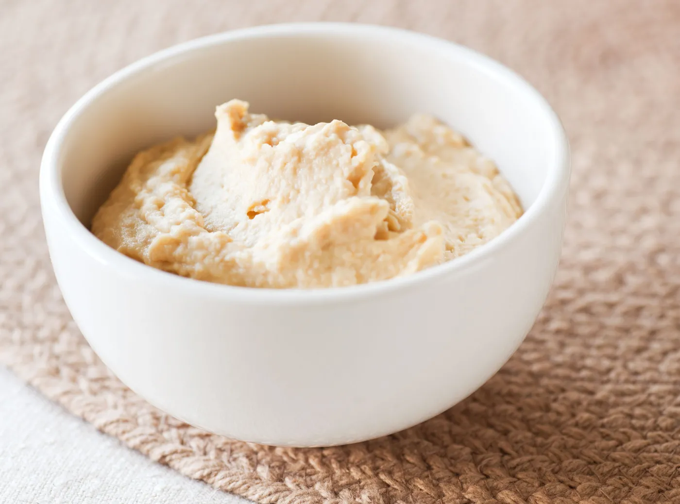 8223717-humus.jpg