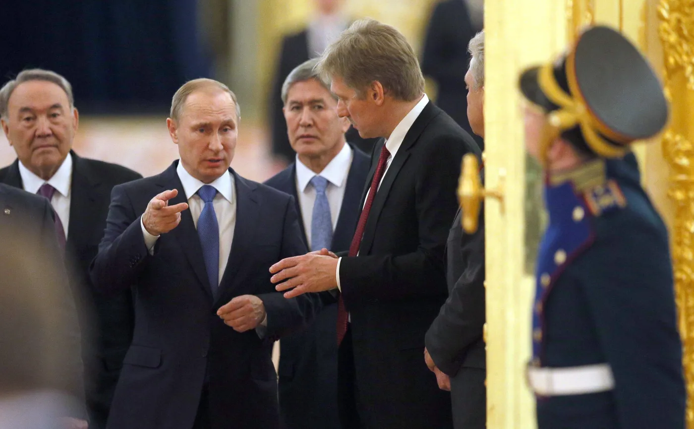 Kreml. Prezydent Kazachstanu Nursułtan Nazarbajew, prezydent Rosji Władimir Putin, prezydent Kirgistanu Almazbek Atambajew i rzecznik Kremla Dmitrij Pieskow