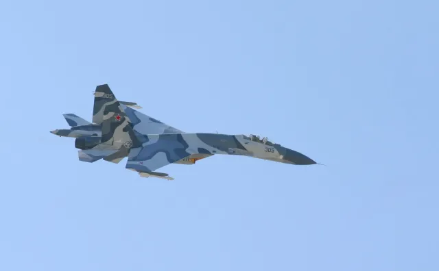 Nowy incydent nad Bałtykiem. Rosyjski myśliwiec wykręcił beczkę nad amerykańskim samolotem