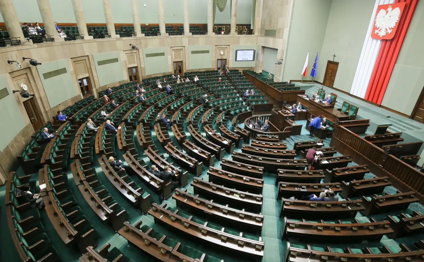 Nowy SONDAŻ, w którym PiS wygrywa i przegrywa jednocześnie