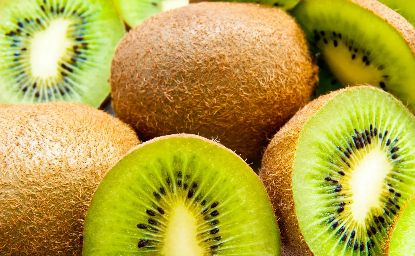 Wspomaga leczenie grypy i przeziębień. Warto jeść kiwi
