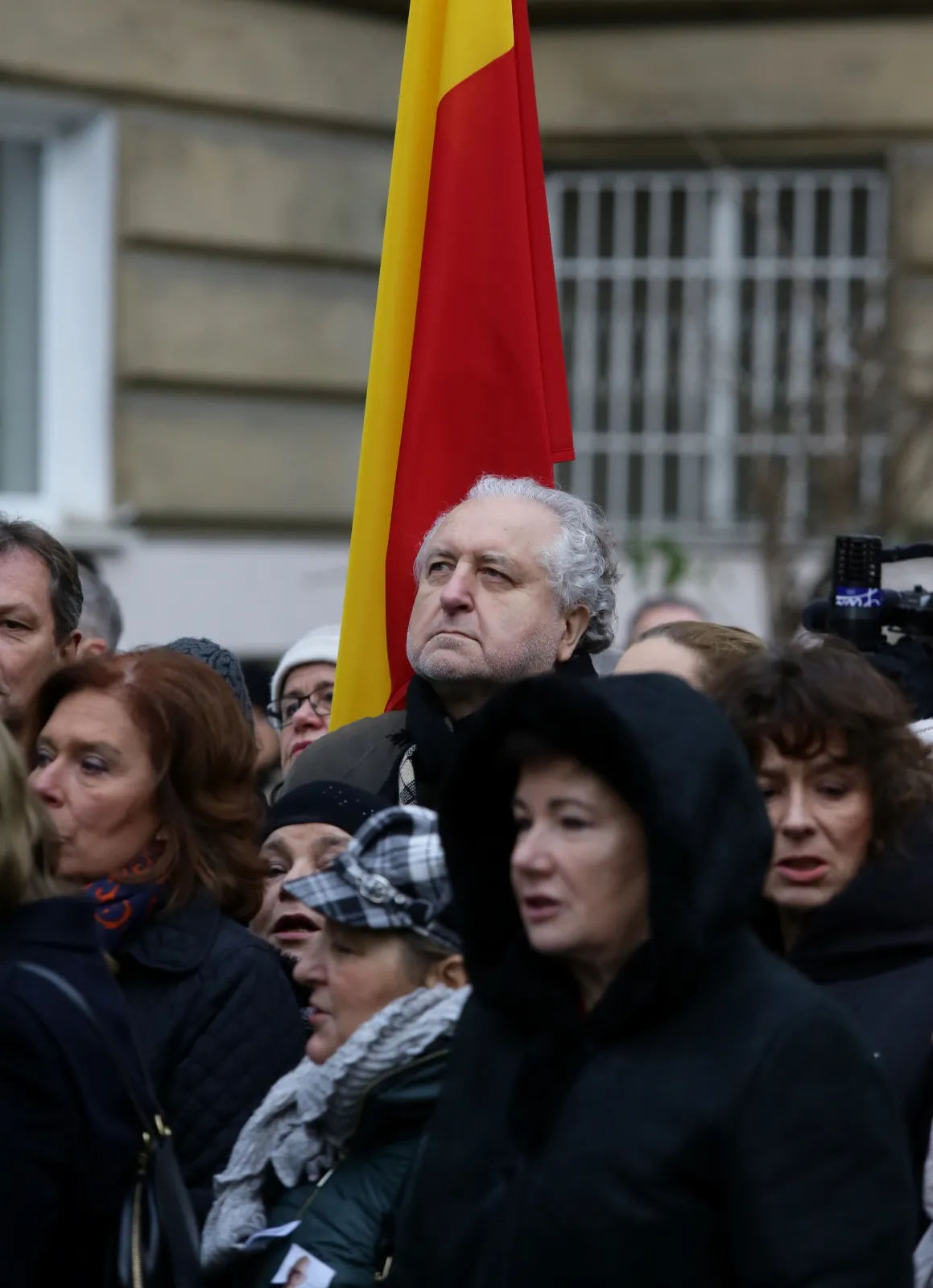 9671831-prof.jpg