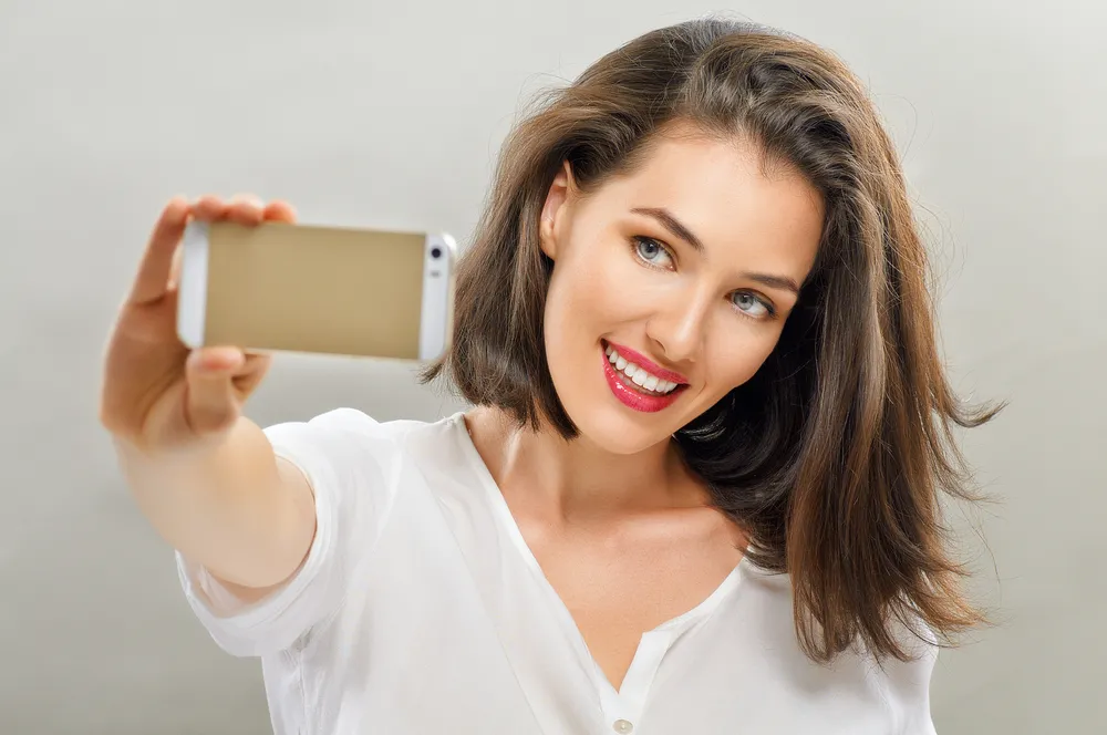 Szokujące ustalenia naukowców: oto, jak częste robienie selfie wpływa na urodę...