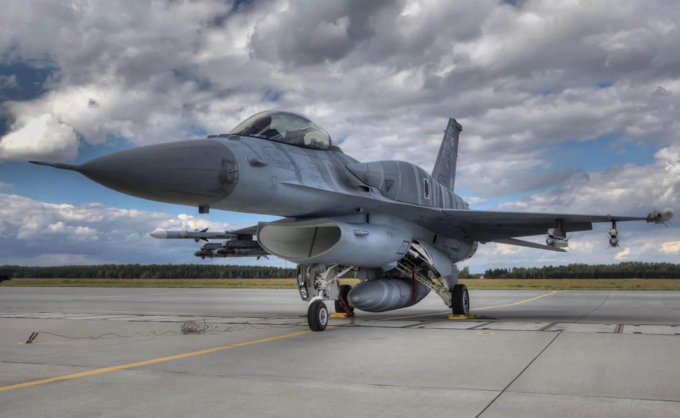 F 16