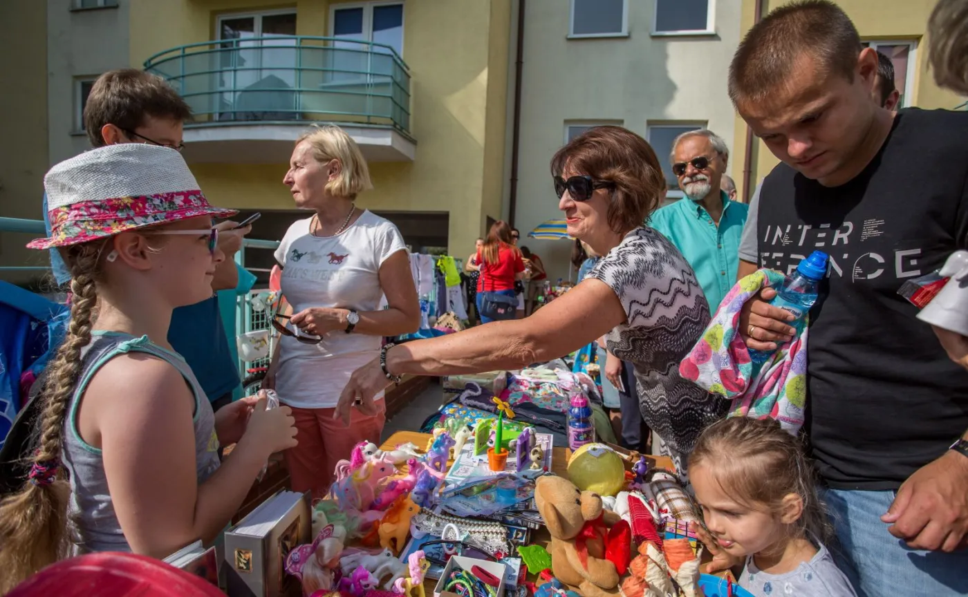 Poznań. Ośmioletnia Asia zorganizowała kiermasz, by pomóc chorej mamie