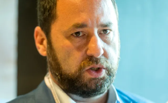 Prof. Hartman wzywa wszystkie ofiary księży do coming outu. "Wiemy, że jest ich znacznie więcej niż pięć tysięcy"