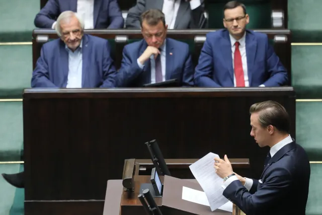 Burza w Sejmie wokół ustawy o ochronie zdrowia w epidemii. "Morawiecki potrzebuje dokumentu, aby nie był ukarany"