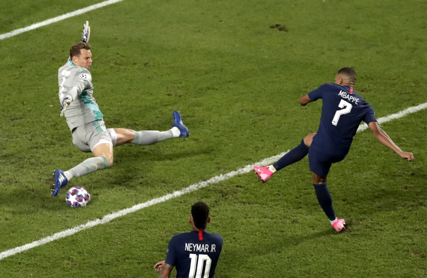 Portugalskie media: Neuer uratował zasłużone zwycięstwo Bayernu