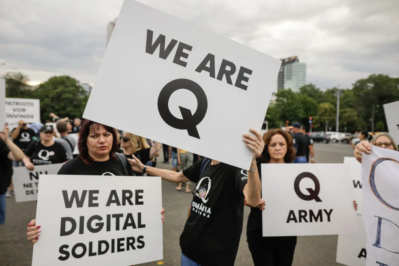 Twitter zawiesił dziesiątki tysięcy kont związanych z ruchem QAnon