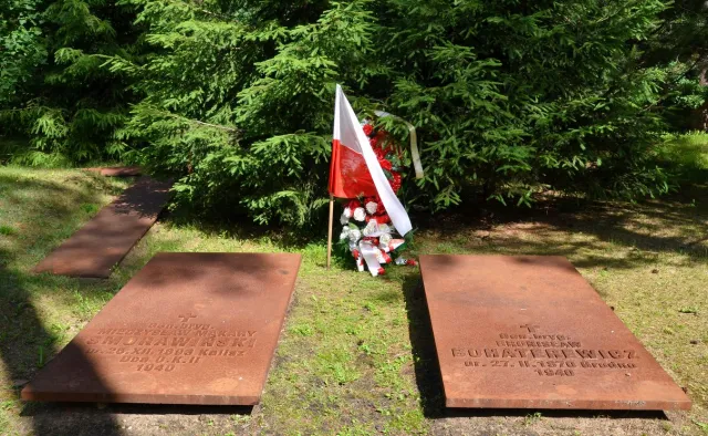 Zamieszanie wokół Katynia. Żaryn: Rosja zakłamuje sowieckie zbrodnie na Polakach