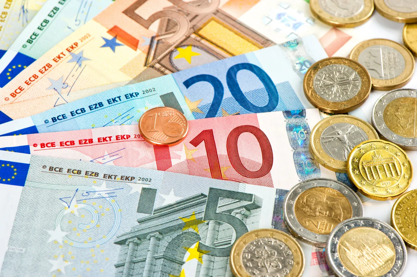 Kurs walut 31 stycznia 2024 roku. Ceny euro, dolara amerykańskiego i funta szterlinga w środę