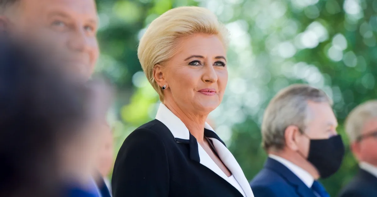 Pierwsza Dama stawia na polskie projektantki. Jedną polecił jej... ksiądz