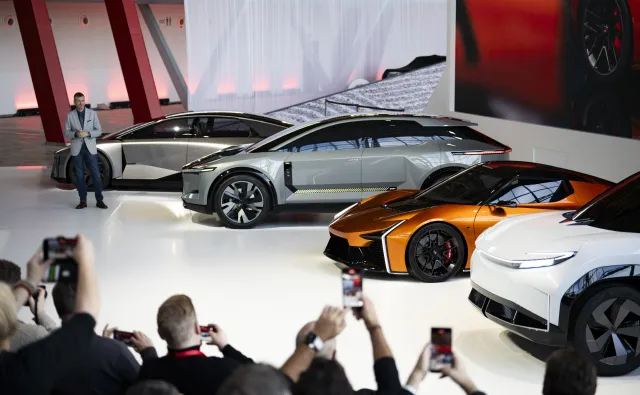 Toyota zmieni styl i technologię. Oto sześć nowych modeli na początek