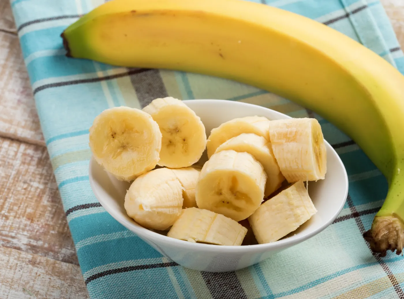Internetowy trend ze skórką od banana. Czy to działa?