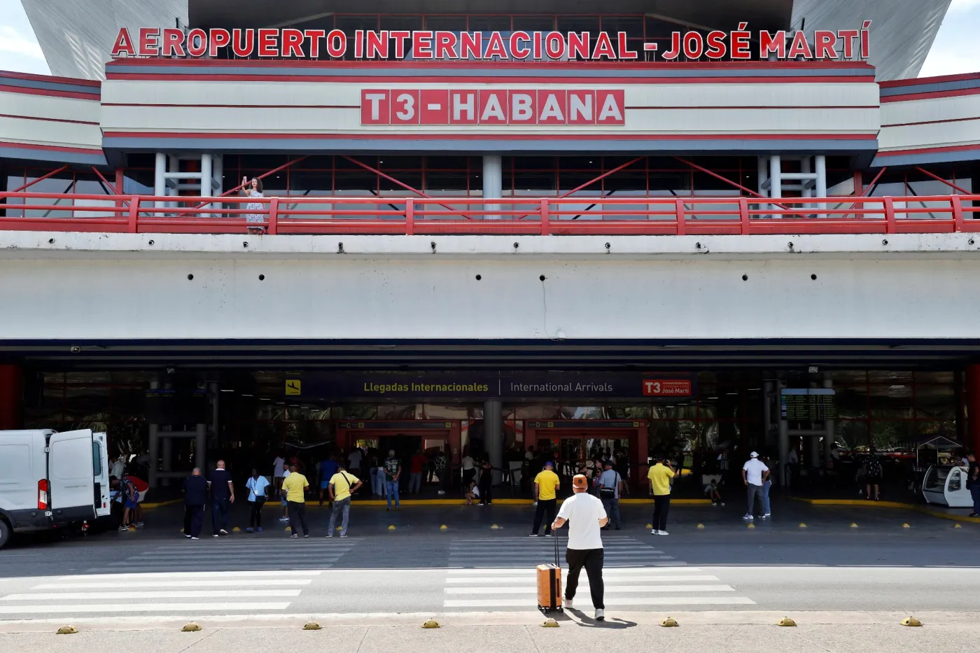Few airlines keep flying to Cuba amid severe fuel shortages
