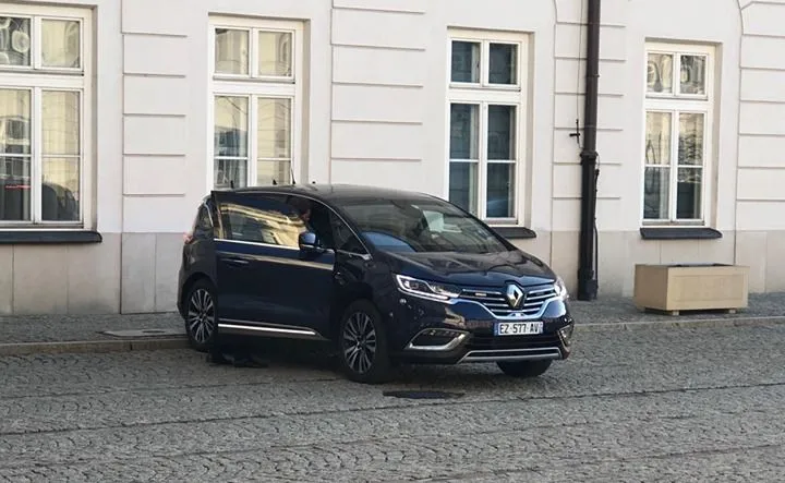 Opancerzony Renault Espace.FR, którym