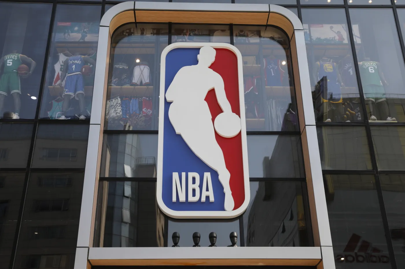 Liga NBA: Zawieszenie rozgrywek potrwa co najmniej 30 dni