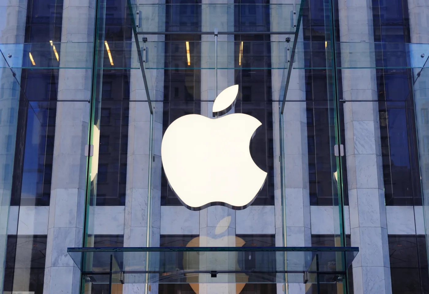 Według KE Apple nadużył swojej dominującej pozycji na rynkach portfeli mobilnych