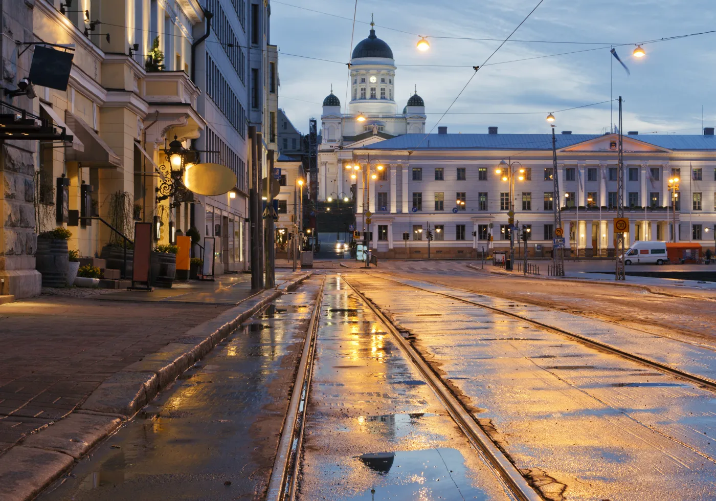 W Helsinkach spalono flagę Rosji. Jest reakcja Moskwy