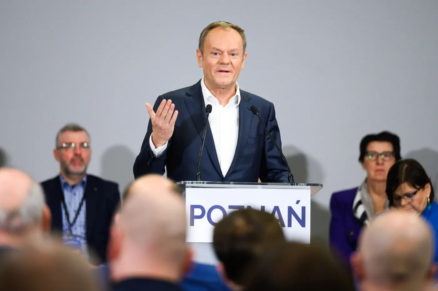Donald Tusk przemawia na wyjazdowym posiedzeniu Klubu Parlamentarnego Koalicji Obywatelskiej w Poznaniu