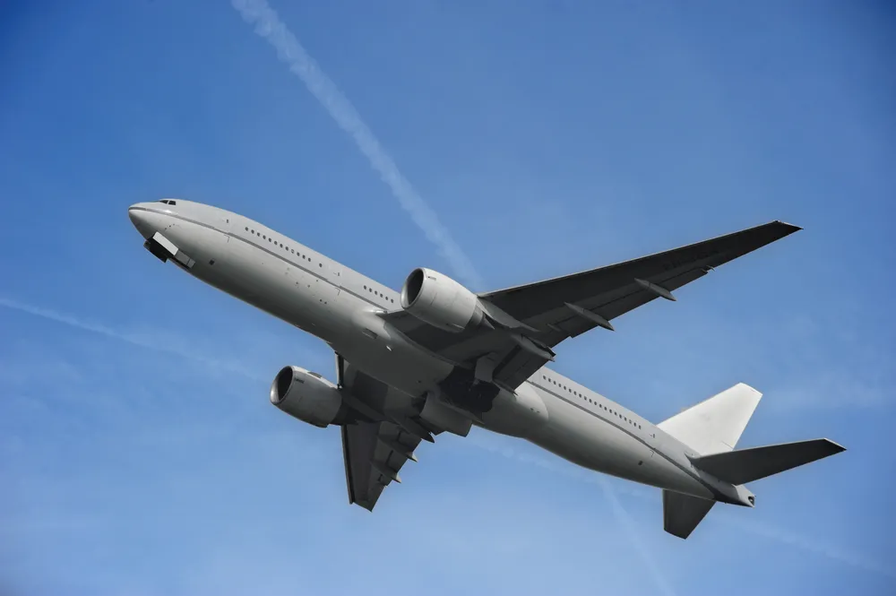 Awaria Boeinga 777 w USA. Na ziemię spadły części silnika, ale nikt nie ucierpiał