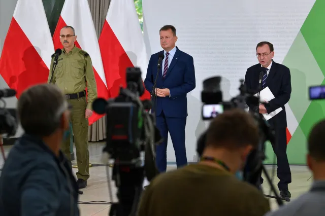 Kamiński i Błaszczak: sytuacja na granicy polsko-białoruskiej jest niezwykle napięta