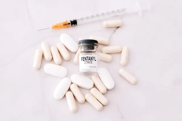 USA i Chiny: Zniesienie sankcji w zamian za współpracę w powstrzymaniu obrotu fentanylem?
