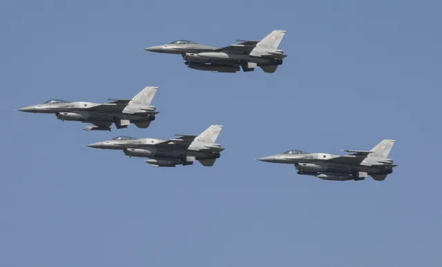 Amerykańskie bombowce B1B nad Polską. Piloci F16 eskortowali ich przelot