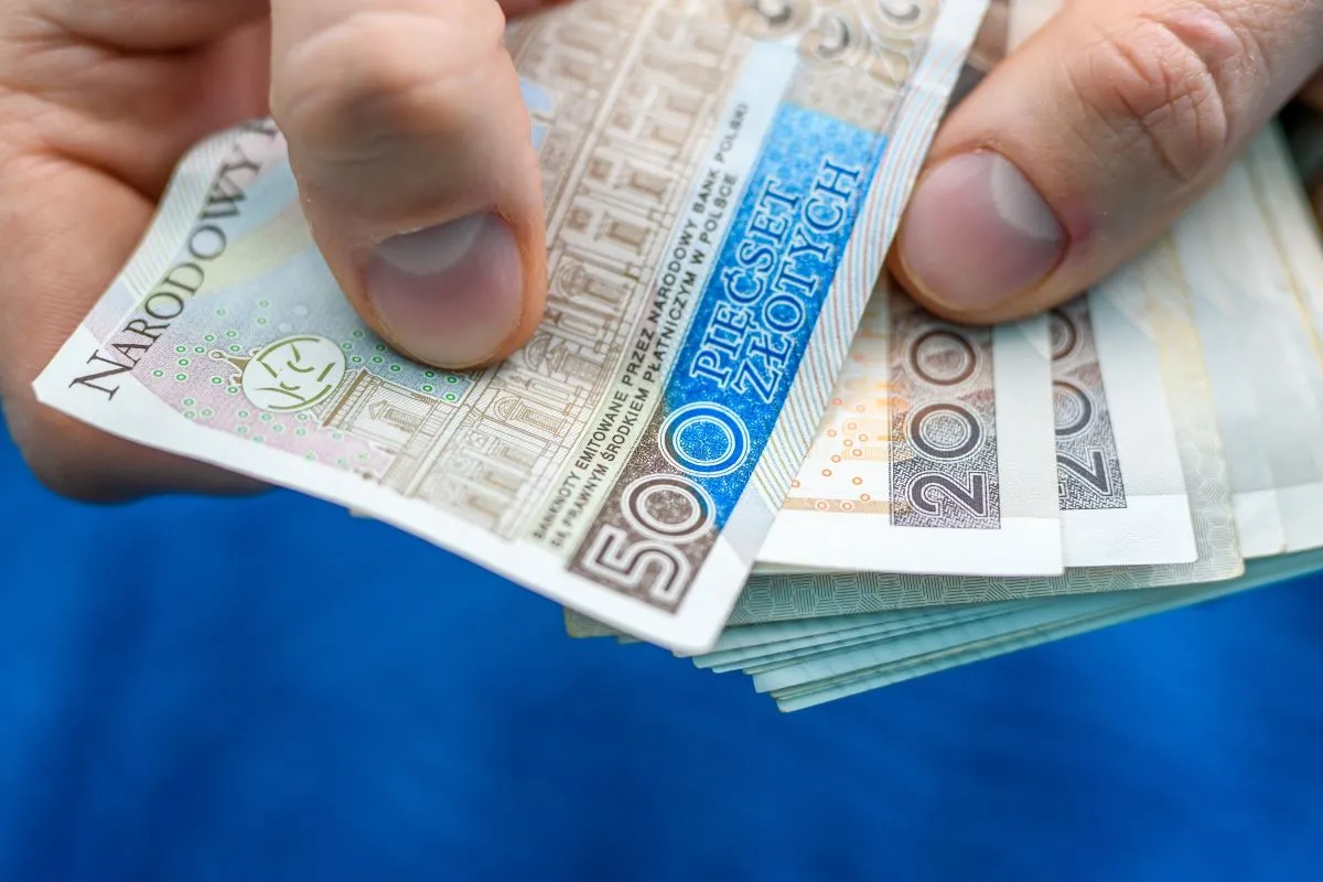 Modyfikacja taryfy da obniżka cen prądu teraz. Podwyżka w 2025 r. o 10 zł za MWh. Taryfy [G11, G12, G12w, G13, G12r]