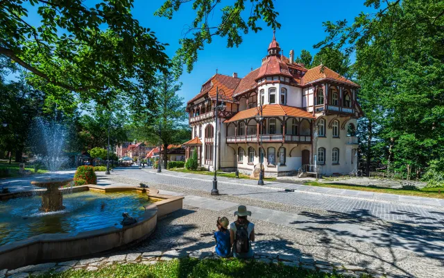 Wyjazd do sanatorium z NFZ 2026. Tyle zapłacisz za pobyt na NFZ w 2026 roku. Komu przysługuje sanatorium z NFZ?