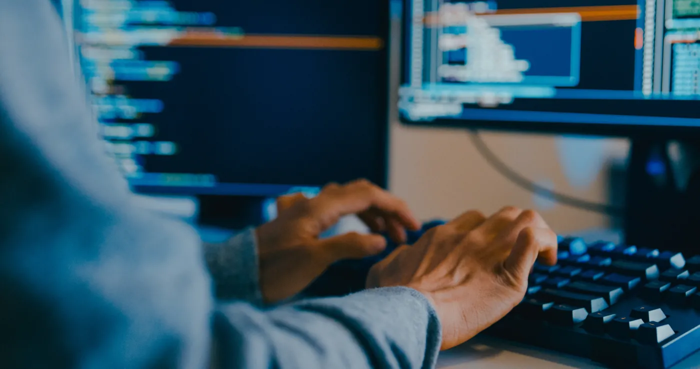 Wojna w Iranie może napędzić outsourcing IT. Firmy będą szukać oszczędności i specjalistów od cyberbezpieczeństwa [Komentarz ekspercki]