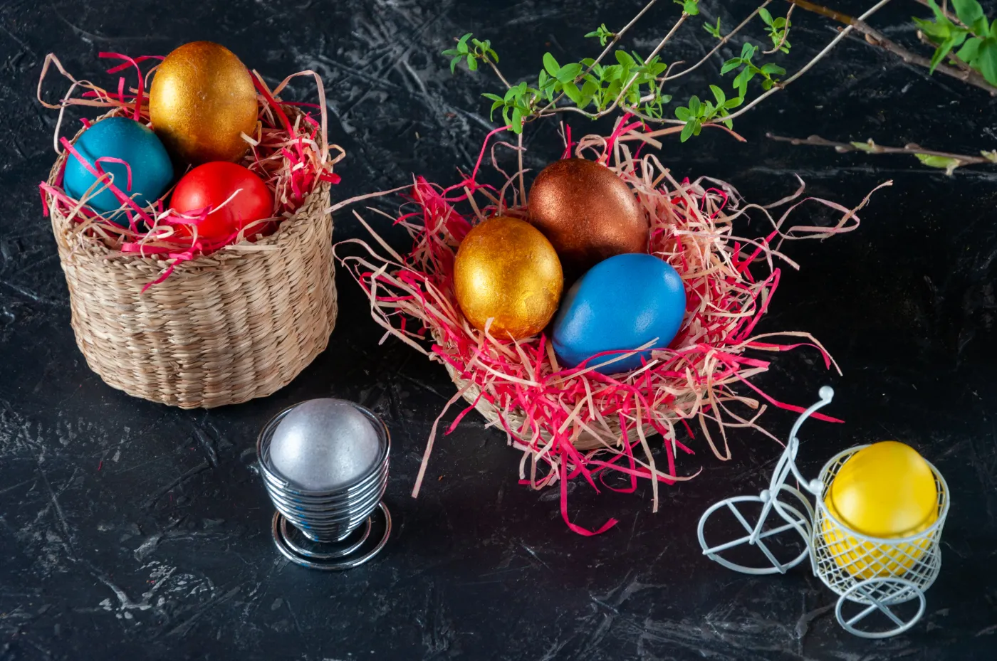 Homemade,Multicolored,Painted,Easter,Eggs,On,Multicolored,Straw,In,Wicker